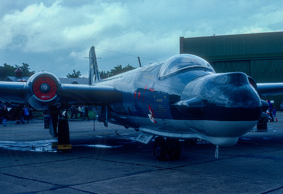 English Electric Canberra T.17